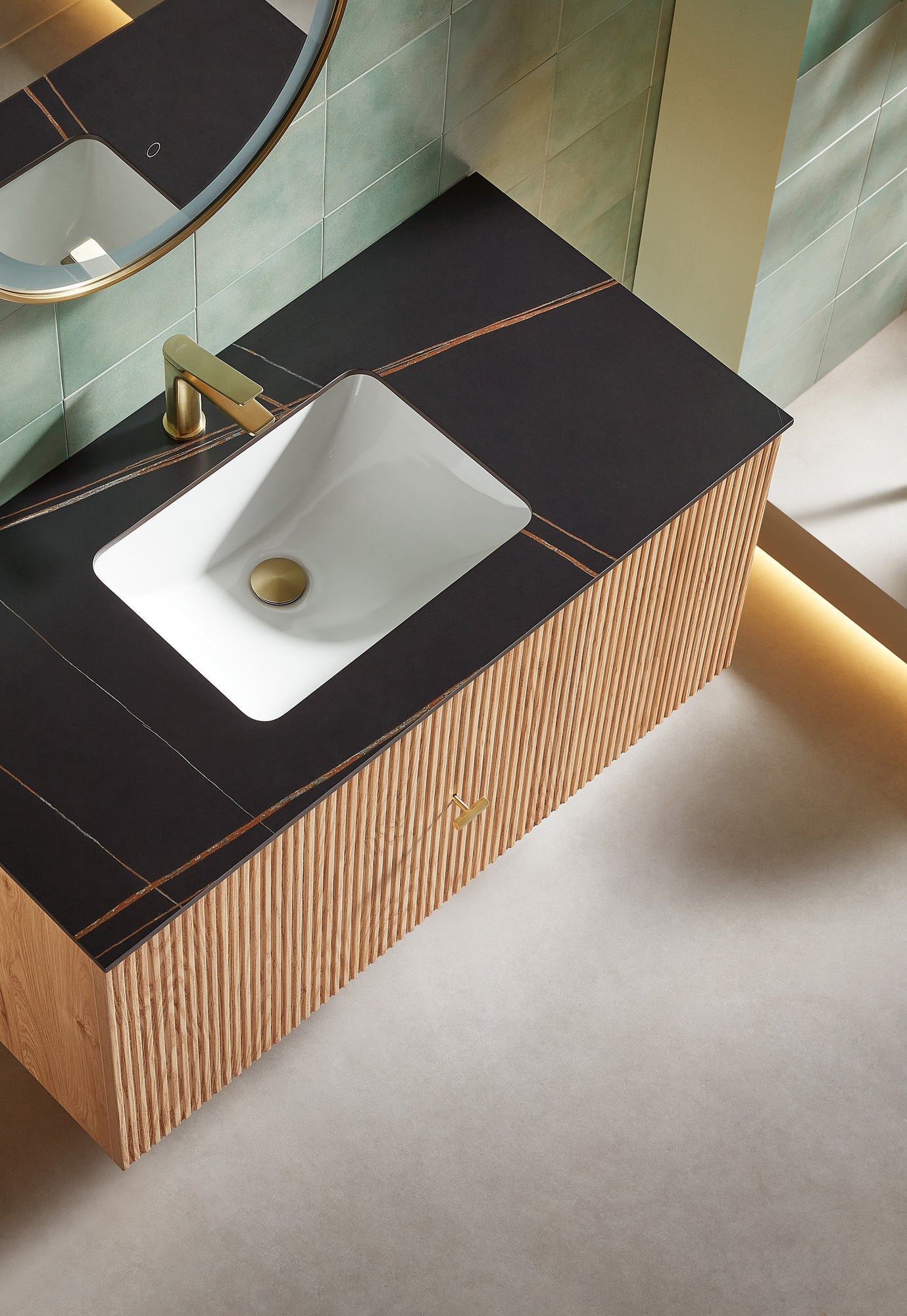 BARCELONA 42” NATURAL OAK WALL MOUNT MODERN BATHROOM VANITY (BLACK COUNTERTOP)