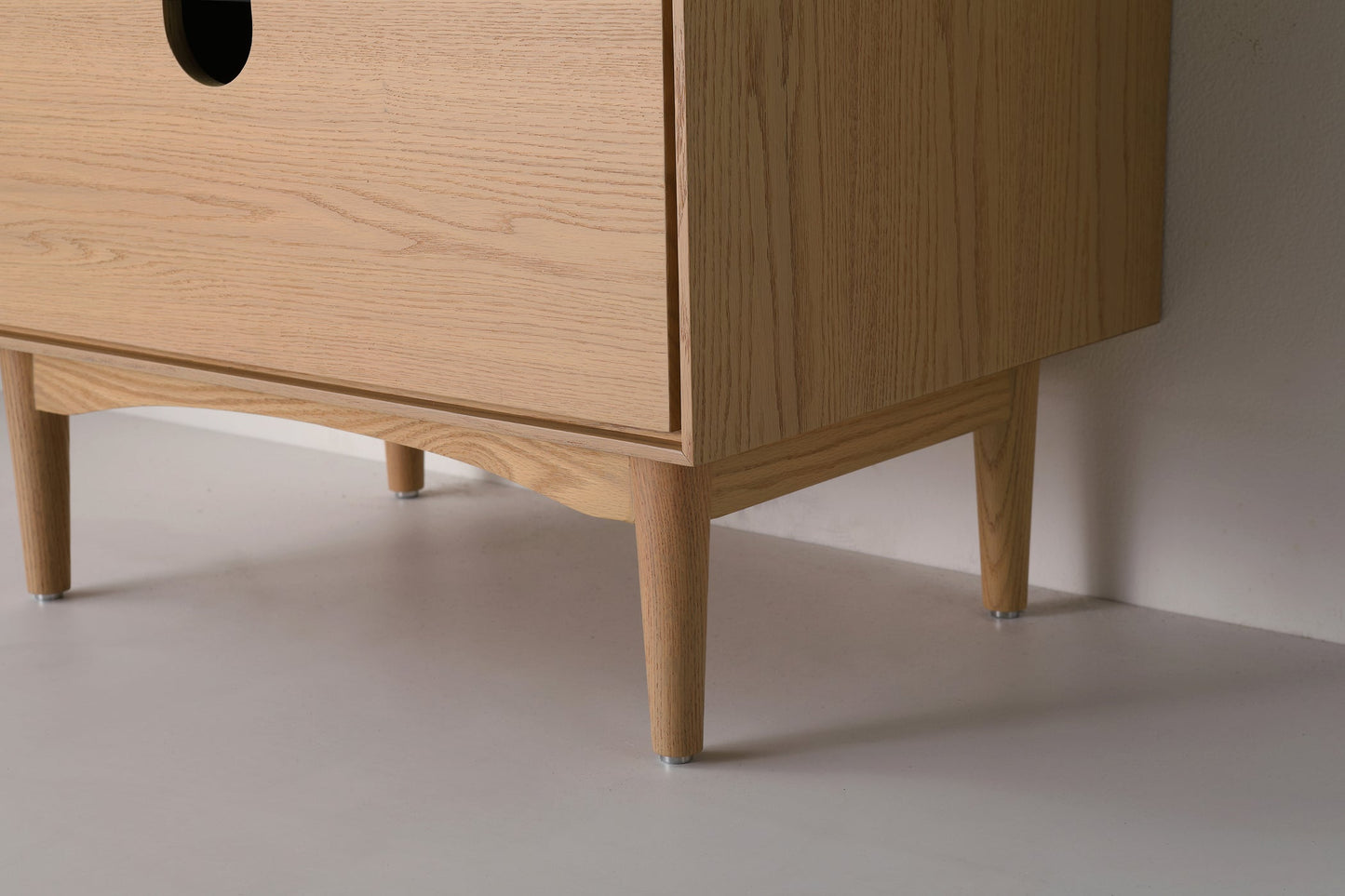PORTREE 30” WHITEWASH OAK MID-CENTURY FREESTANDING BATHROOM VANITY