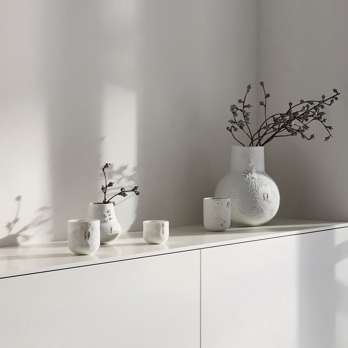 Picture Stories Porcelain Vase - A Walk In The Park product image