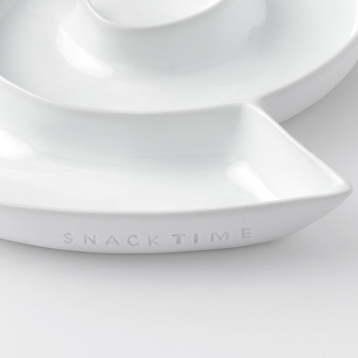 Snacktime embossed serving dish detail