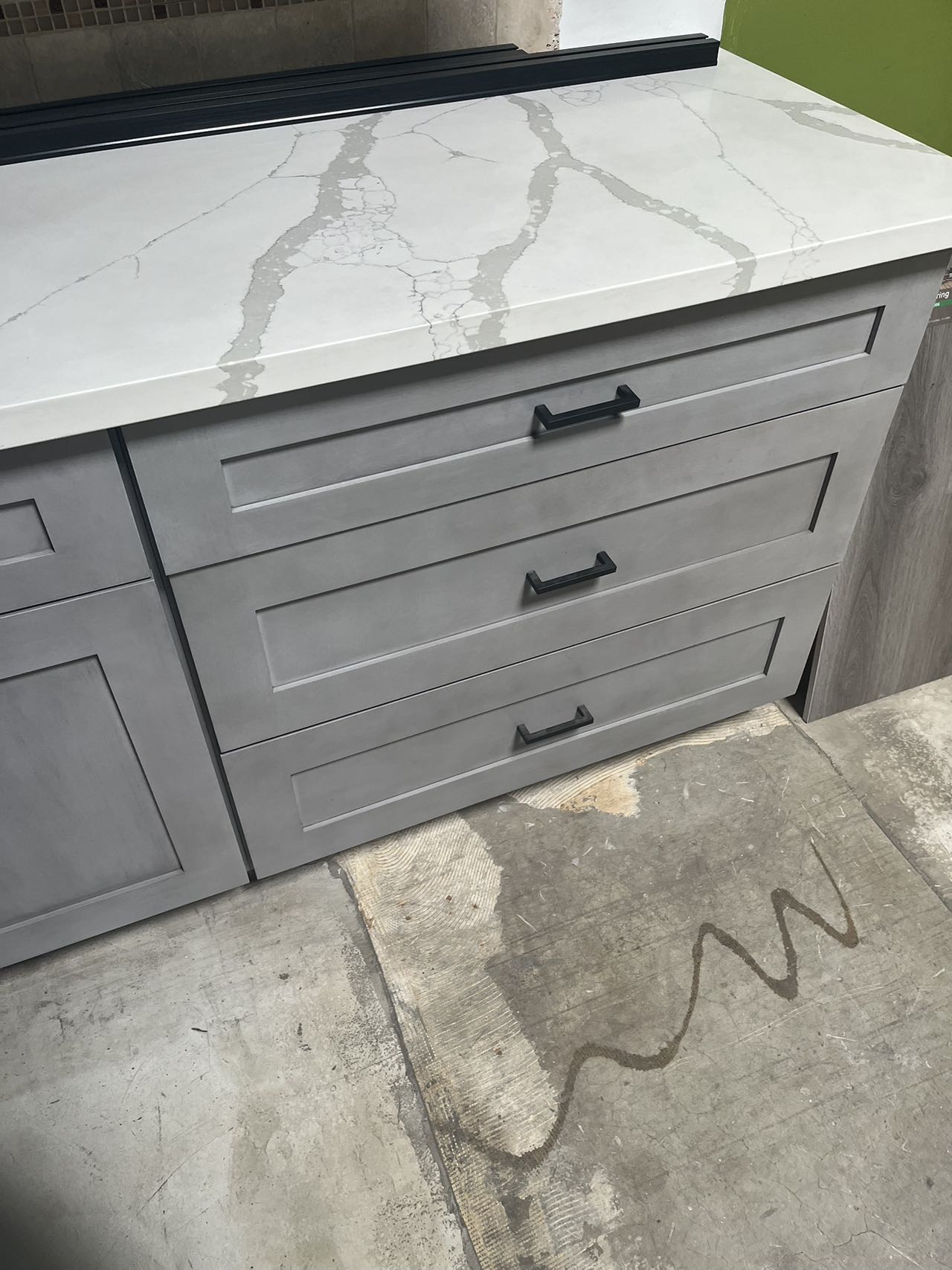 RUSTIC GREY SHAKER