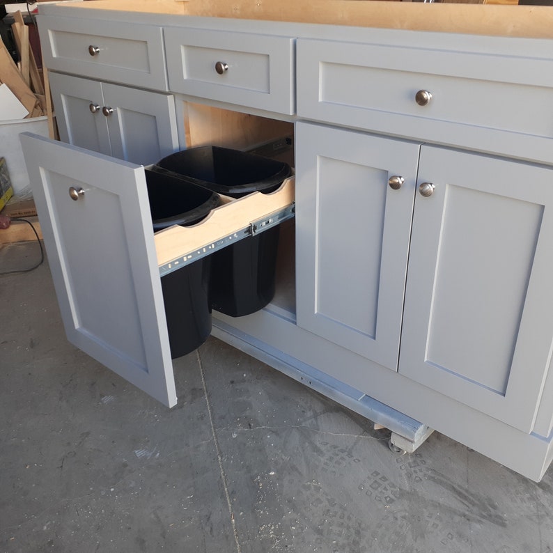 7ft Kitchen island with quartz top