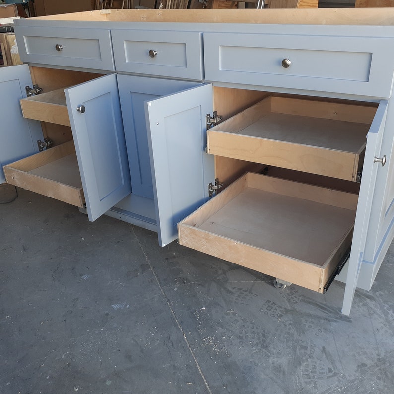 7ft Kitchen island with quartz top