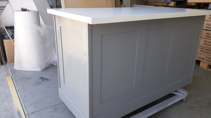 60" Kitchen island ship 3 days w/o top