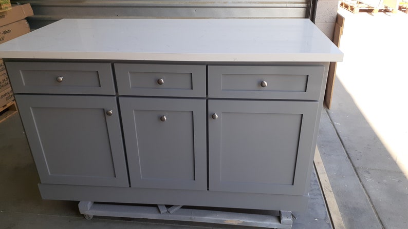 60" Kitchen island ship 3 days w/o top